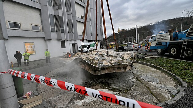 Sthovn plastiky od OD Labe v st nad Labem do depozite muzea (6. 2. 2024).