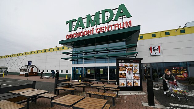 Obchodn centrum Tamda v steck tvrti Veboice.