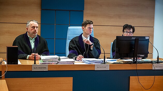 Senát Krajského soudu ve Zlíně v čele s Pavlem Dvorským rozhoduje o návrhu na znovuobnovení procesu v případu vraždy ve Slopném z roku 2011. (1. února 2024)