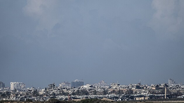 Izraelsk armda provd v palestinskm Psmu Gazy zen demolice. (4. ledna 2024)