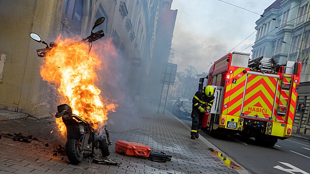 Likvidace požáru elektrokoloběžky v centru Ostravy (6. února 2024)