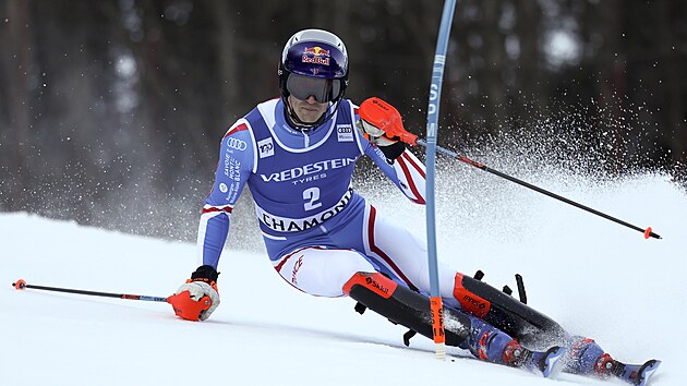 Francouz Clment Nol jede slalom Svtovho pohru v Chamonix.