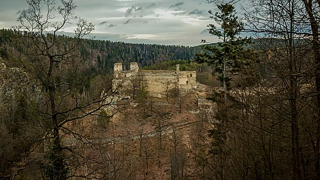 Mal� vodn� elektr�rna m� st�t bl�zko z��ceniny hradu D�v�� k�men.