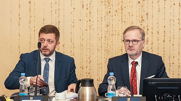 Premir Petr Fiala a ministr vnitra Vt Rakuan pi jednn vldy ve Snmovn 7. nora 2024