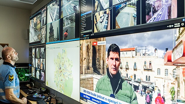 Městská policie v Hradci Králové má nové monitorovací středisko a chytré aplikace pro volající na linku 156. (31. ledna 2024)