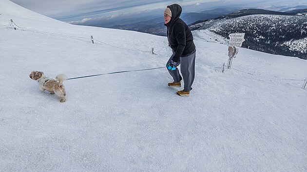Turisté šplhající na Sněžku mnohdy nemají vhodné vybavení. (2. 2. 2024)