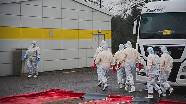 Hasii musej pi likvidaci drbee dodrovat psn hygienick opaten. Dezinfekc mus prochzet vybaven i technika.