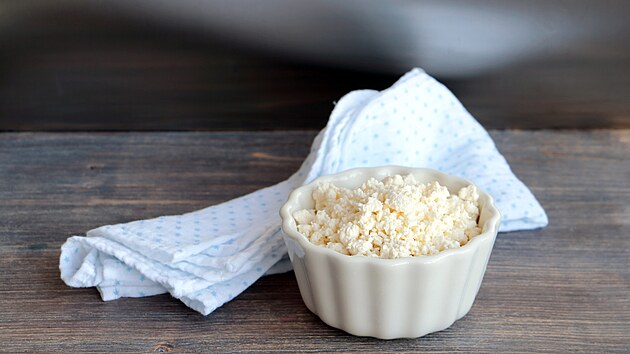 Zbytky j�dla Marie Kondo ned�v� do plastov�ch krabi�ek, ale do misti�ek, kter�...