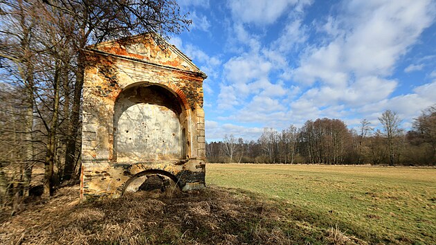 Velk� k��ov� cesta v Hroznatov�. Zastaven� �est� � Je��e vle�ou potokem Cedron.