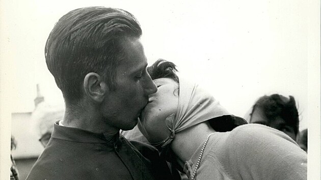 Palainka pedna, te jet polibek pro zvonka. Olney, 1960