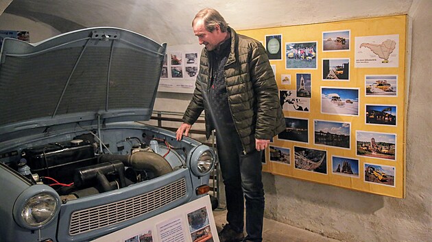 V plze�sk�ch Lobz�ch je mo�n� naj�t muzeum trabant� a dal��ch v�chodon�meck�ch voz�. Majitelem muzea je Pavel K�ov�k.