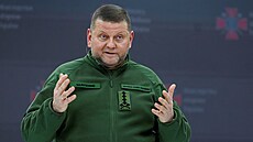 Nejvý�e postavený ukrajinský generál Valerij Zalu�nyj na tiskové konferenci...