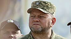 Nejvý�e postavený ukrajinský generál Valerij Zalu�nyj na p�ehlídce v centru...