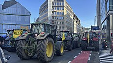 Máme toho dost! Farmái zablokovali svými traktory v Bruselu píjezdové ulice k...