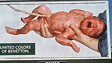 Snímek novorozené holiky v reklam znaky Benetton z roku 1991