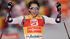 Norský sdruená Jarl Magnus Riiber vítzí v Seefeldu.