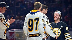 eský hokejista David Pastrák pro Utkání hvzd NHL putuje do týmu Connora...