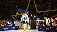 eský hokejista Tomá Hertl nastupuje na led pi Utkání hvzd NHL v Torontu.