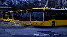 Autobusy stojící v berlínském depu během celostátní stávky, kterou svolal...