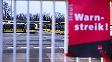 Autobusy stojící v berlínském depu bhem celostátní stávky, kterou svolal...