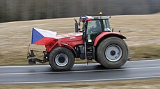 Desítky zemdlc zamíily k budov Státního zemdlského intervenní fondu v...