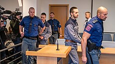 Maro� Stra�ák (vlevo) a David �imon cht�jí obnovit �ízení v p�ípadu vra�dy...