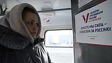 V Rusy okupovaném ukrajinském Mariupolu se objevily plakáty a billboardy na...