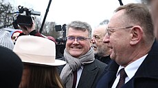 Dva poltí politici Mariusz Kamiski a Maciej Wsik (uprosted) se snaili...