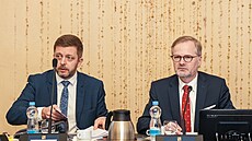 Premiér Petr Fiala a ministr vnitra Vít Rakuan pi jednání vlády ve Snmovn...