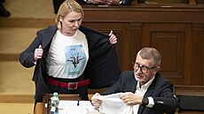 Ministryn obrany Jana ernochová vnovala bývalému premiérovi Andreji Babiovi...