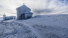 Rotundová kaple sv. Vavřince na vrcholu Sněžky. (2. 2. 2024)