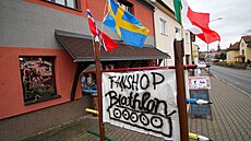 Letos poprvé Dostálovi krom� fanou�kovských v�cí s vlastním designem prodávají...