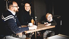 Rodina Hajgadových se synem Oliverem, který trpí Angelmanovým syndromem