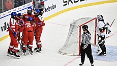 �eské hokejistky se radují z gólu v zápase s N�meckem,