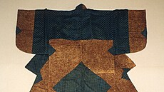 Kimono z tradiního japonského papíru washi, 19. století