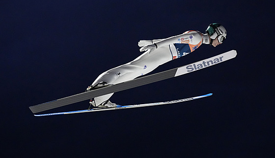 Slovinský skokan Lovro Kos.