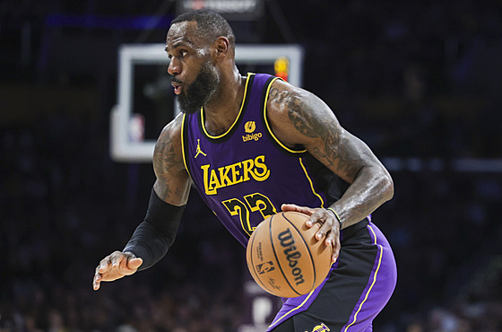 LeBron James z LA Lakers bhem duelu s New Orleans Pelicans.