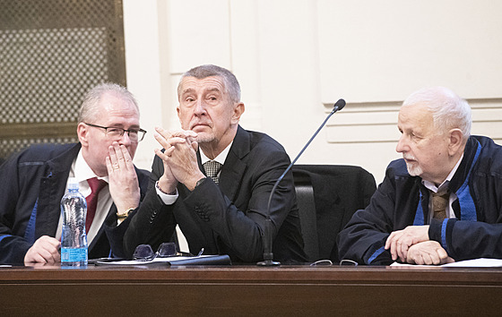 M�stský soud v Praze za�al ve st�edu op�tovn� projednávat kauzu �apí hnízdo. Na...