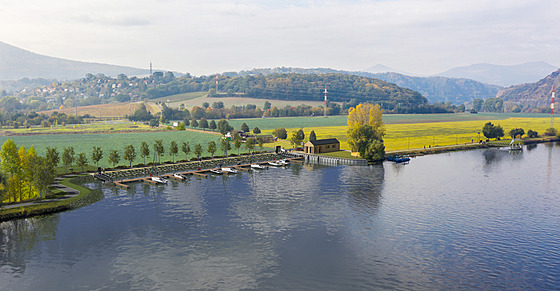 Devadesátimetrové p�ístavi�t� v Malých �ernosekách m�lo zaji��ovat krátkodobé...