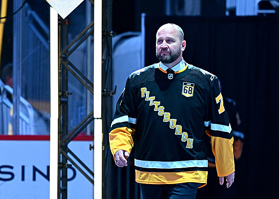 Bývalý hokejový obránce Ji�í �légr na slavnostním ceremoniálu v Pittsburghu,...
