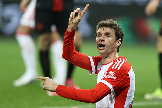 N�mecký fotbalista Thomas Müller z Bayernu Mnichov b�hem utkání s Leverkusenem.