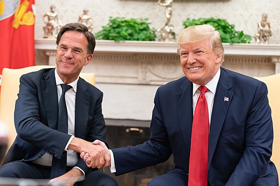 Nizozemský premiér Mark Rutte s nkdejím americkým prezidentem Donaldem...