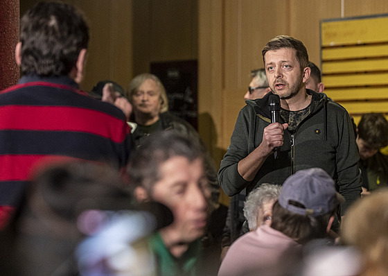 Ministr vnitra a �éf STAN Vít RAku�an p�i debat� Bez cenzury v restauraci...