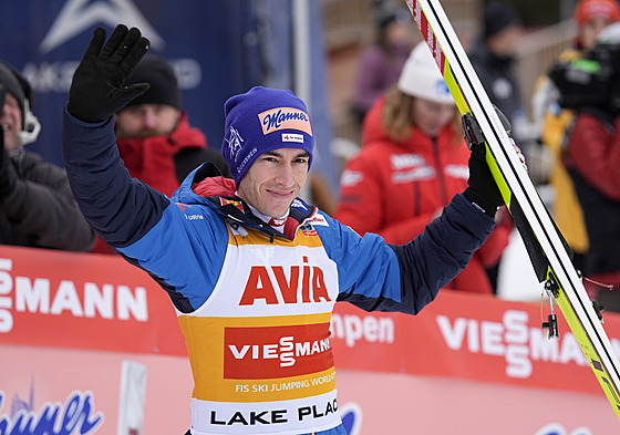 Rakouský skokan na lyích Stefan Kraft slaví první místo ve Svtovém poháru v...