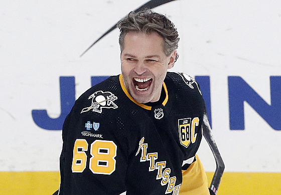 Jaromír Jágr pi rozbruslení s týmem Pittsburgh Penguins