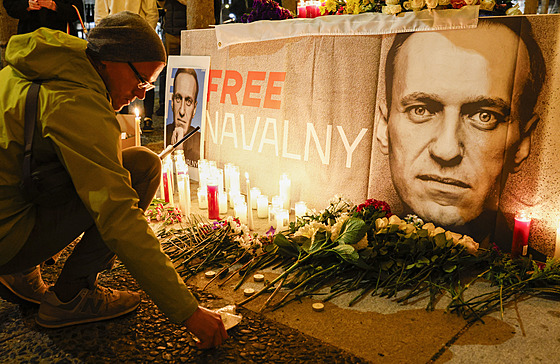 Alexeje Navalného uctili lidé po celém svt, na snímku pietní akce v San...