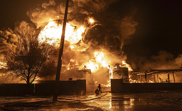 Další útoky na energetiku. Rusko zničilo Zmijivskou elektrárnu, hlásí Ukrajina