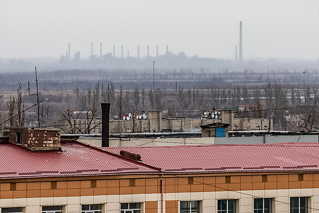 Ovládli jsme koksovnu u Avdijivky, hlásí Moskva. Ukrajinské síly ustupují