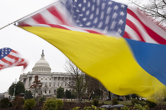 Senát USA schválil bilionový balík pomoci Ukrajině, na řadě je Sněmovna