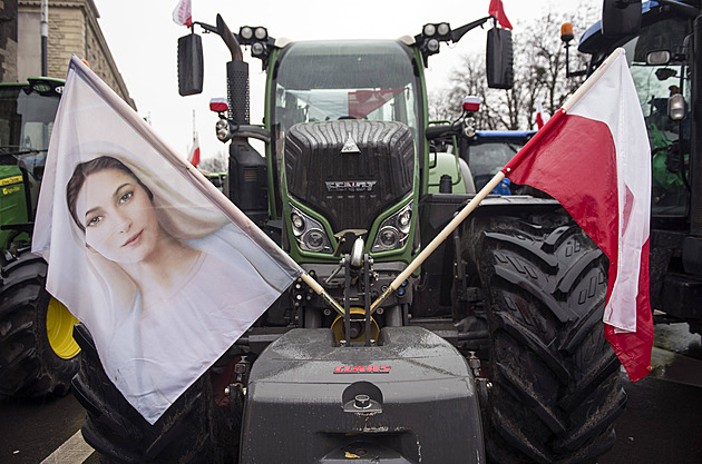 Polští zemědělci vysypali ukrajinské obilí. Hanebné a nízké, zuří Ukrajinci
